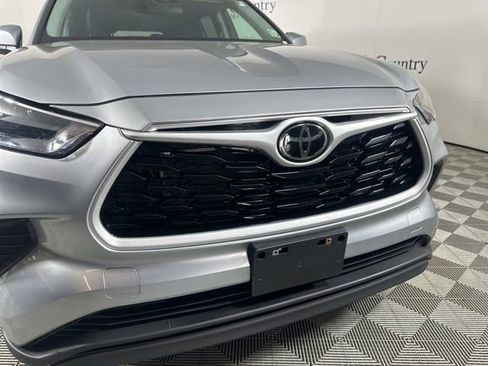 Used 2023 Toyota Highlander L image 5