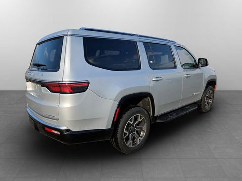 Used 2024 Jeep Wagoneer Series III w/ Flexible Seating Group image 7