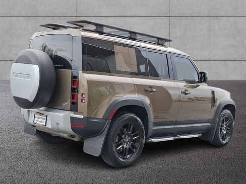 Used 2023 Land Rover Defender 110 S image 4