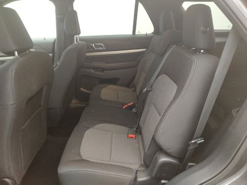 Used 2019 Ford Explorer XLT image 18