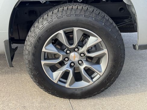 Used 2026 Chevrolet Silverado 1500 LT AWD/4WD image 9