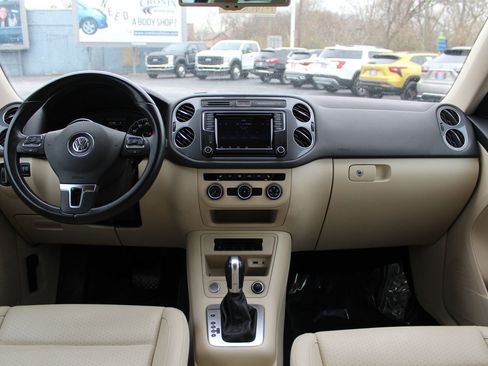 Used 2017 Volkswagen Tiguan S image 10
