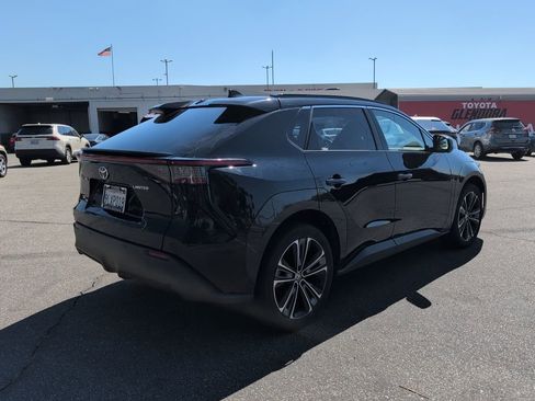 Used 2023 Toyota bZ4X Limited image 5