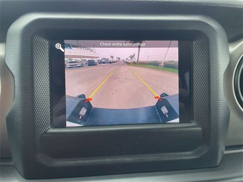 Used 2021 Jeep Gladiator Sport image 14