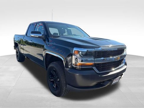 Used 2018 Chevrolet Silverado 1500 W/T w/ WT Convenience Package AWD/4WD image 3