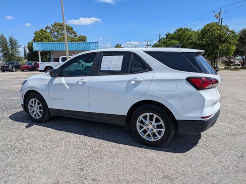 Used 2022 Chevrolet Equinox LS w/ LS Convenience Package FWD image 6