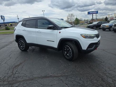 Used 2025 Jeep Compass Trailhawk w/ Trailhawk Elite Group AWD/4WD image 11
