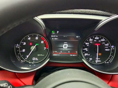 Used 2018 Alfa Romeo Giulia image 14