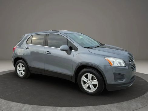 Used 2015 Chevrolet Trax LT w/ LT Sun and Sound Package FWD image 4