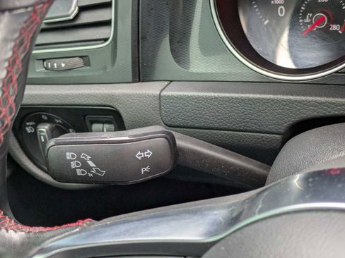 Used 2015 Volkswagen Golf image 26