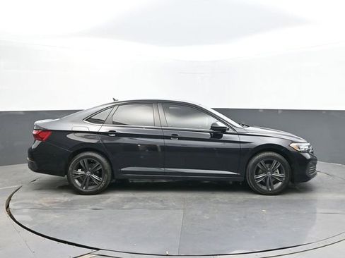 Used 2022 Volkswagen Jetta SE image 6