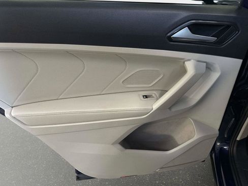 Certified 2022 Volkswagen Tiguan SE image 11