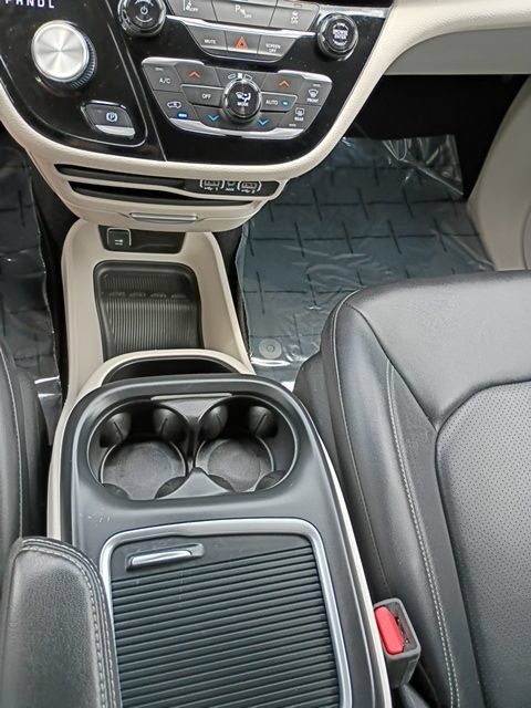 Used 2024 Chrysler Pacifica Limited FWD image 23