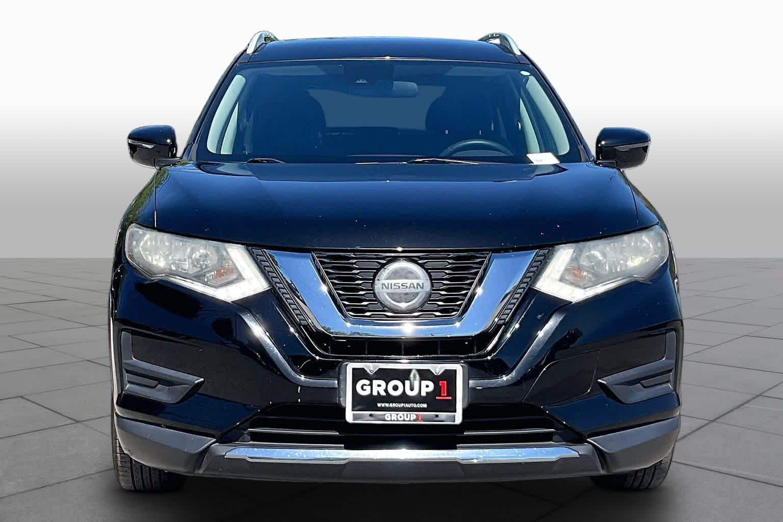 Used 2020 Nissan Rogue S w/ Special Edition Package FWD image 4