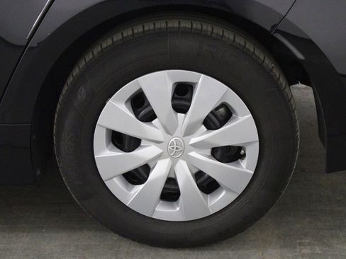 Used 2021 Toyota Corolla L image 38