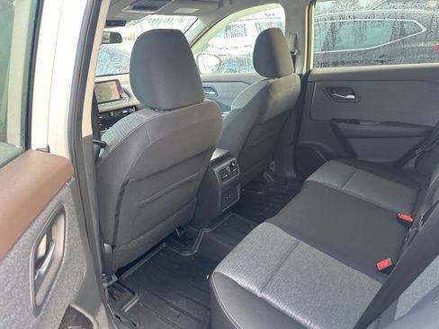 Used 2021 Nissan Rogue SV image 7