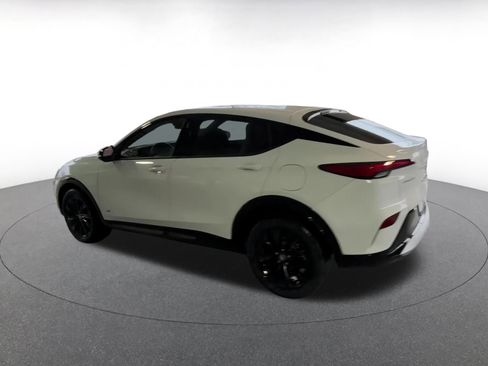 Used 2025 Buick Envista Sport Touring image 11