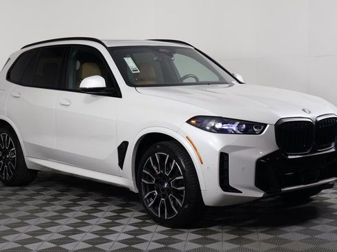 Used 2024 BMW X5 sDrive40i w/ M Sport Package RWD image 3