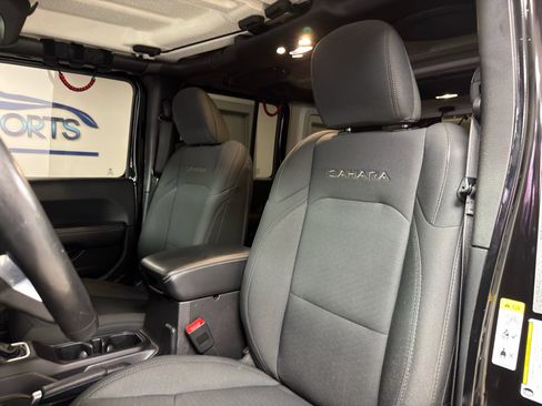Used 2019 Jeep Wrangler Unlimited Sahara w/ Safety Group image 11
