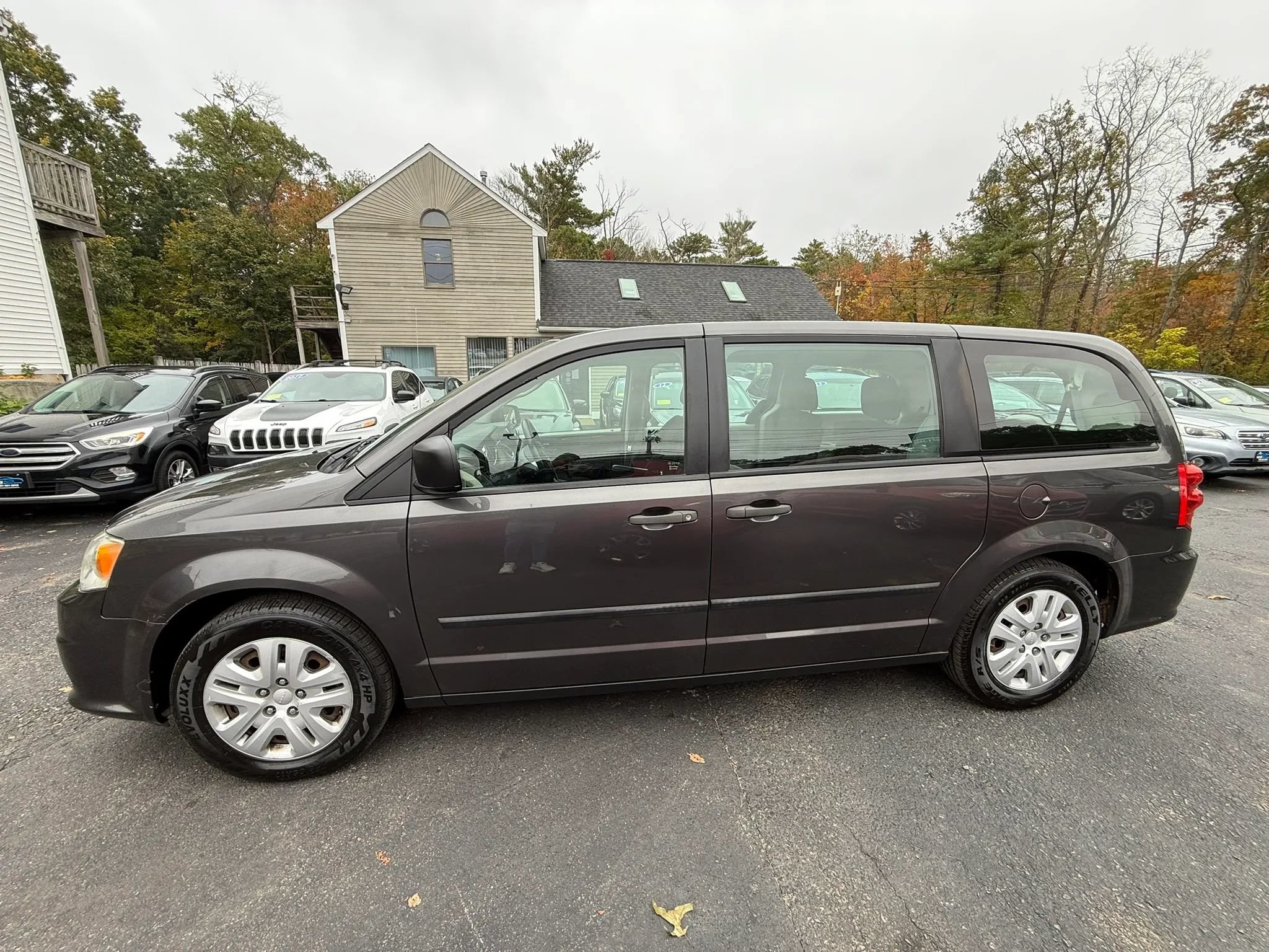 Used 2015 Dodge Grand Caravan American Value Package w/ UConnect Hands-Free Group FWD image 4