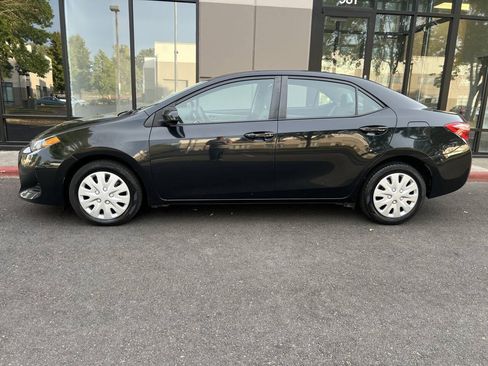 Used 2019 Toyota Corolla LE w/ Carpet Mat Package (TMS) FWD image 6