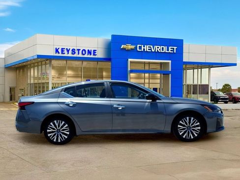 Used 2025 Nissan Altima 2.5 SV FWD image 8