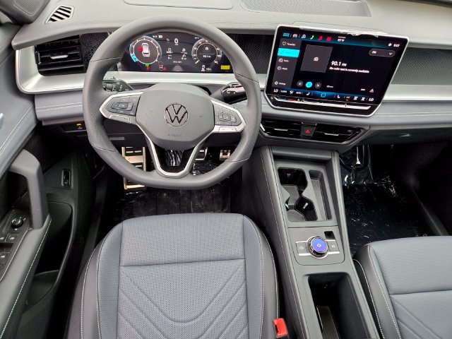 New 2026 Volkswagen Tiguan SE R-Line FWD image 9