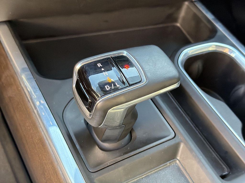 Used 2023 Chevrolet Silverado 1500 High Country w/ Technology Package AWD/4WD image 15