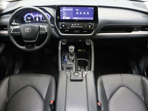 Used 2025 Toyota Grand Highlander AWD Hybrid image 32