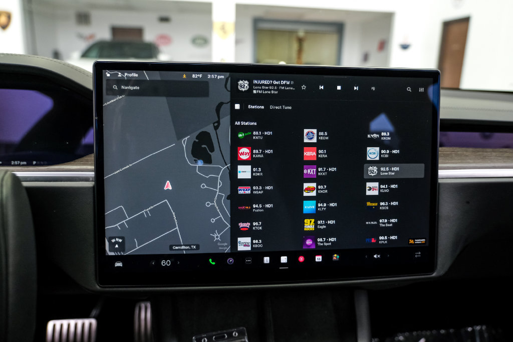 Used 2023 Tesla Model S AWD/4WD image 25