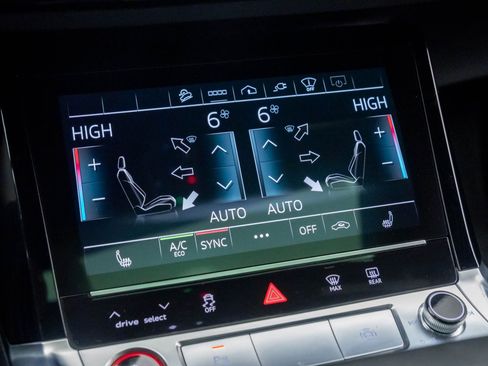 Used 2022 Audi e-tron S Prestige w/ Prestige Package image 25