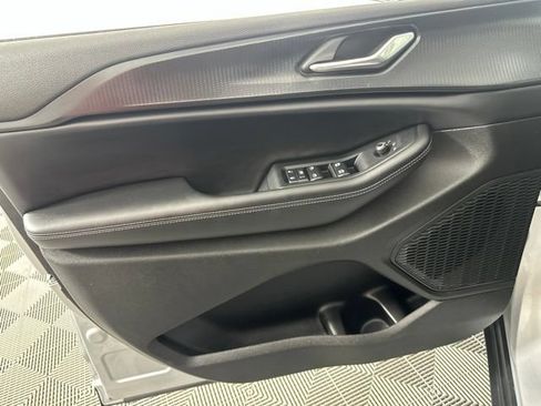 Used 2025 Jeep Grand Cherokee Altitude AWD/4WD image 26