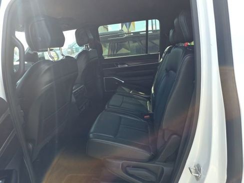 Used 2024 Jeep Wagoneer Series II w/ Flexible Seating Group image 7