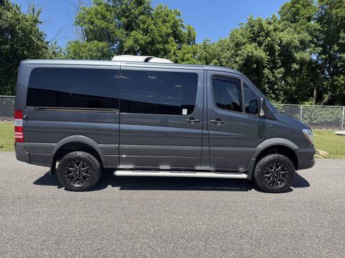 Used 2017 Mercedes-Benz Sprinter 2500 image 11
