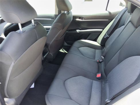 Used 2018 Toyota Camry LE FWD image 20