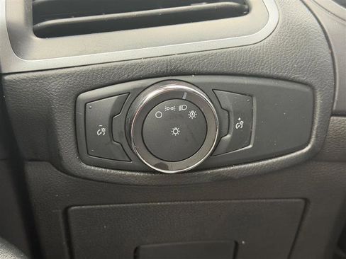 Used 2017 Ford Edge SE image 32