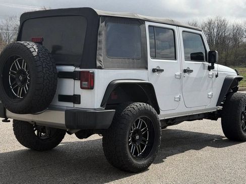 Used 2016 Jeep Wrangler Unlimited Sahara w/ Connectivity Group AWD/4WD image 31