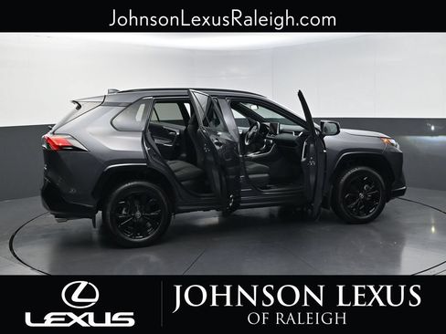 Used 2025 Toyota RAV4 SE AWD/4WD image 32