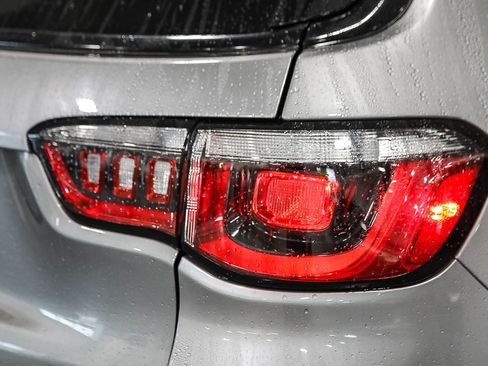 Used 2023 Jeep Compass Trailhawk image 9