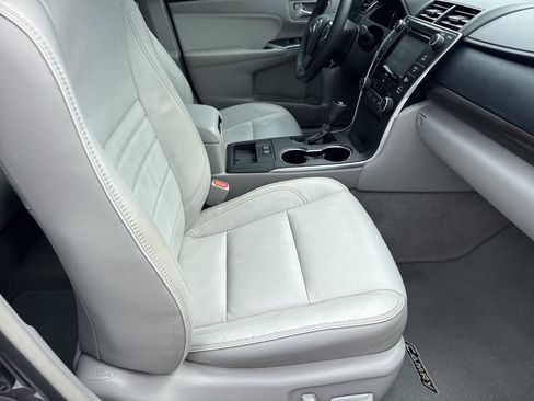 Used 2016 Toyota Camry XLE w/ Moonroof Package FWD image 13
