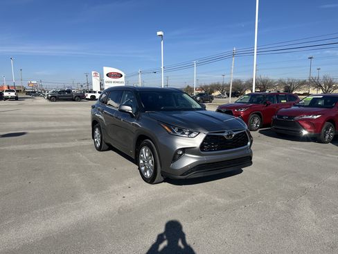Used 2026 Toyota Highlander Limited image 3