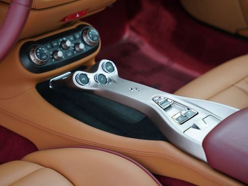 Used 2010 Ferrari California RWD image 30