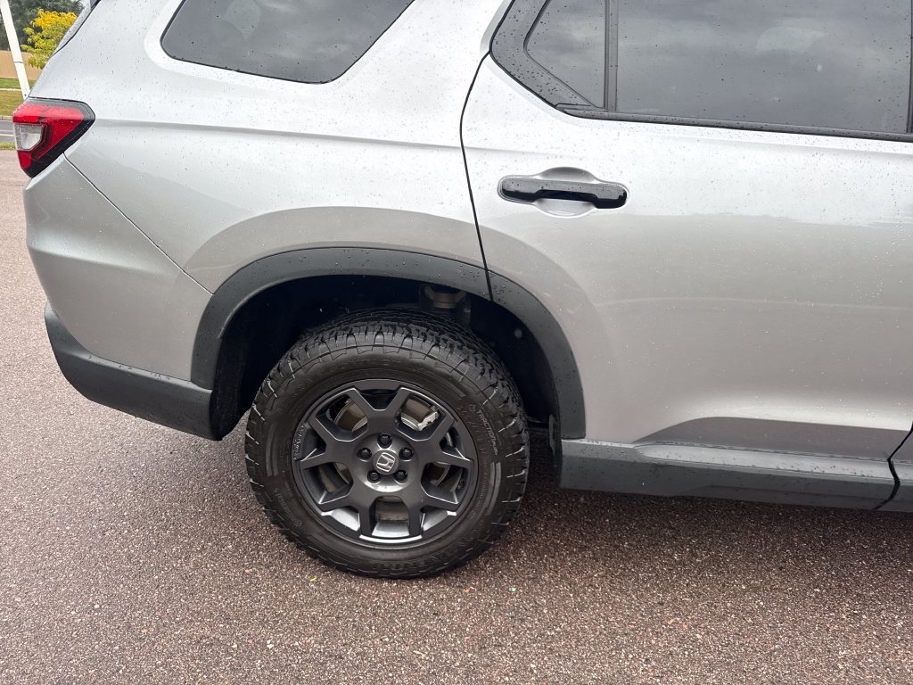 Used 2025 Honda Pilot TrailSport image 35