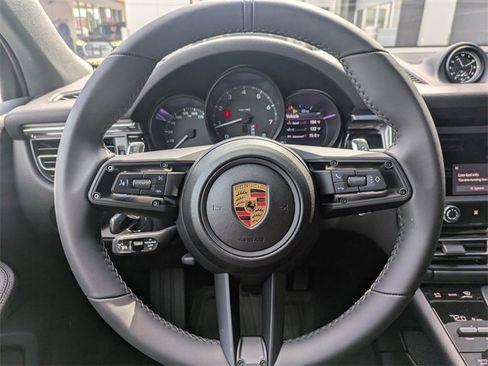 Used 2025 Porsche Macan image 15