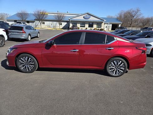 Used 2024 Nissan Altima 2.5 SV image 6