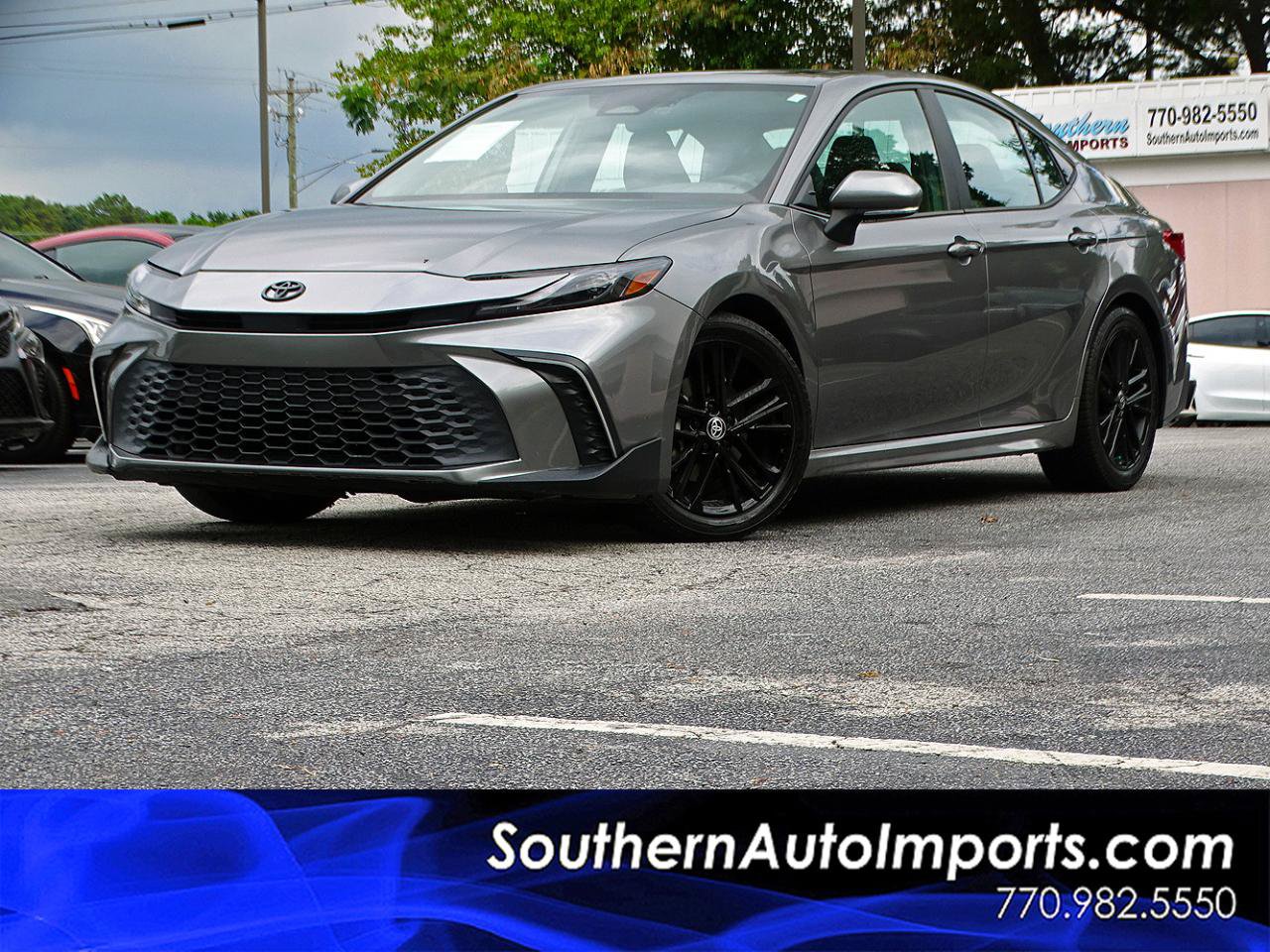 Used 2025 Toyota Camry SE w/ Convenience Package FWD image 1