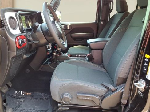 Used 2024 Jeep Gladiator Sport AWD/4WD image 18