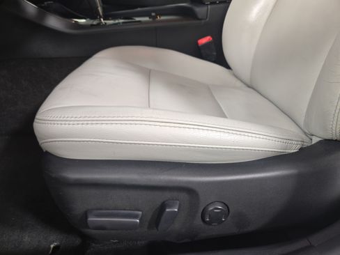 Used 2013 Toyota Avalon XLE FWD image 29