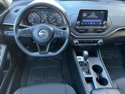 Used 2025 Nissan Altima 2.5 S FWD image 15