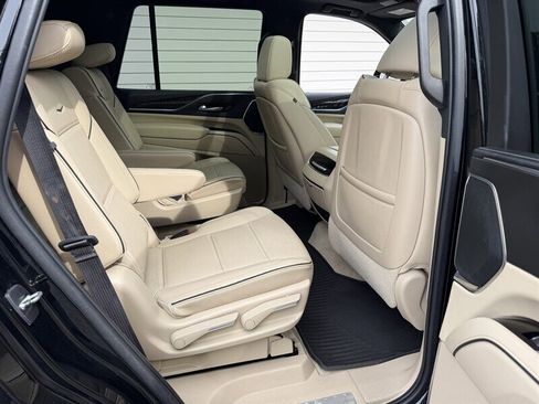 Used 2021 Cadillac Escalade Premium Luxury image 30